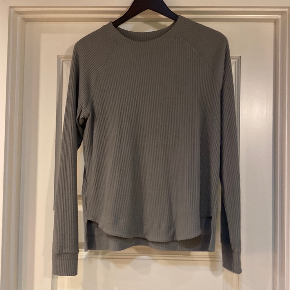 Cozy gray green shirt